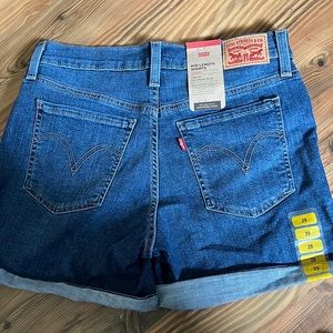 Levi Mid-Length Shorts Size 8 Waist 29 NWT